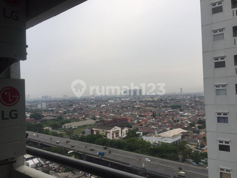 Apartment for rent in West Jakarta, Indonesia · Green Pramuka City Apartment · 1 room, 1 bath