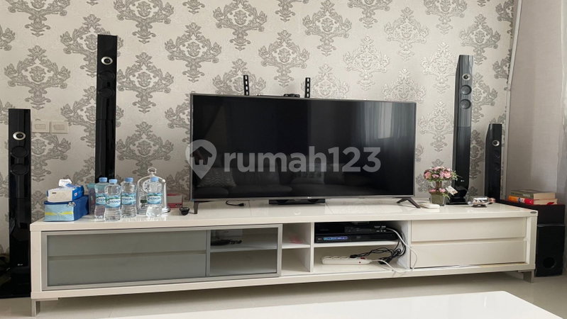 House for rent in Tangerang, Indonesia · Sukasari · 3 rooms, 3 baths