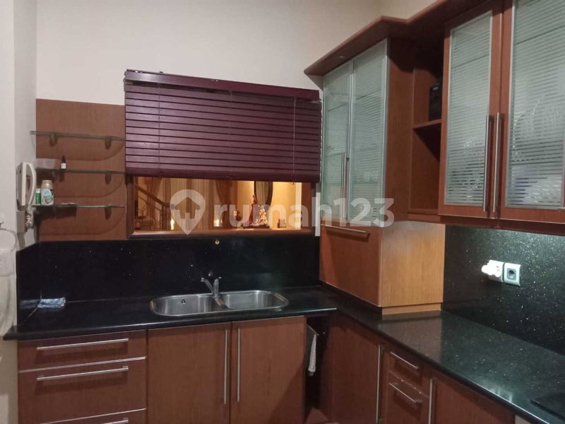 House for rent in South Jakarta, Indonesia · Kebayoran Lama · 6 rooms, 5 baths