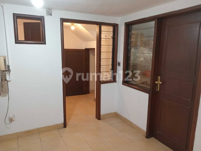 House for rent in South Jakarta, Indonesia · Kebayoran Lama · 6 rooms, 5 baths