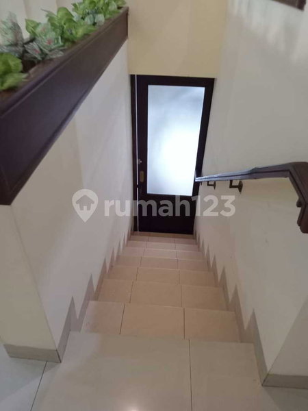 House for rent in South Jakarta, Indonesia · Kebayoran Lama · 6 rooms, 5 baths