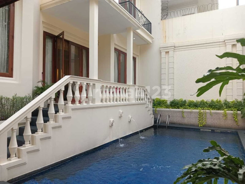 House for rent in South Jakarta, Indonesia · Kebayoran Lama · 6 rooms, 5 baths