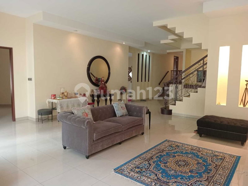 House for rent in South Jakarta, Indonesia · Kebayoran Lama · 6 rooms, 5 baths