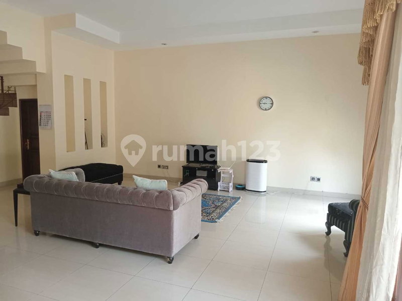 House for rent in South Jakarta, Indonesia · Kebayoran Lama · 6 rooms, 5 baths