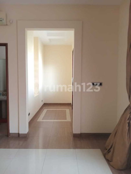 House for rent in South Jakarta, Indonesia · Kebayoran Lama · 6 rooms, 5 baths