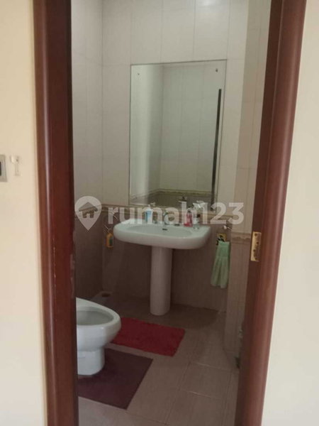 House for rent in South Jakarta, Indonesia · Kebayoran Lama · 6 rooms, 5 baths