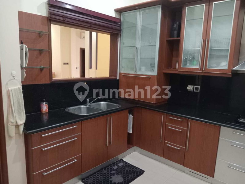 House for rent in South Jakarta, Indonesia · Kebayoran Lama · 6 rooms, 5 baths