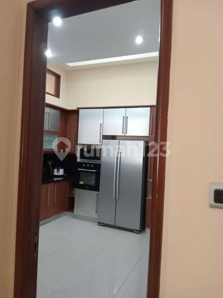 House for rent in South Jakarta, Indonesia · Kebayoran Lama · 6 rooms, 5 baths