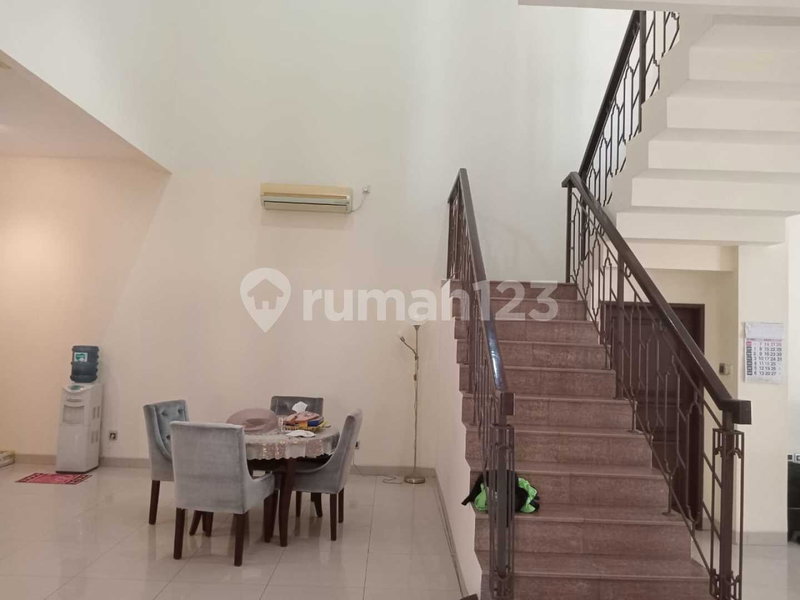 House for rent in South Jakarta, Indonesia · Kebayoran Lama · 6 rooms, 5 baths