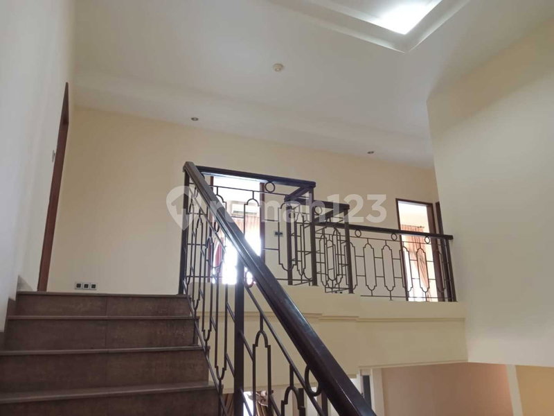 House for rent in South Jakarta, Indonesia · Kebayoran Lama · 6 rooms, 5 baths