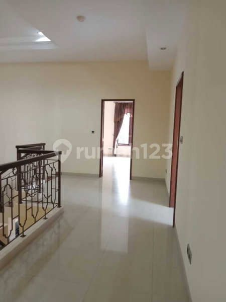 House for rent in South Jakarta, Indonesia · Kebayoran Lama · 6 rooms, 5 baths