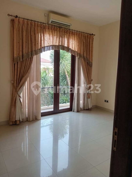 House for rent in South Jakarta, Indonesia · Kebayoran Lama · 6 rooms, 5 baths