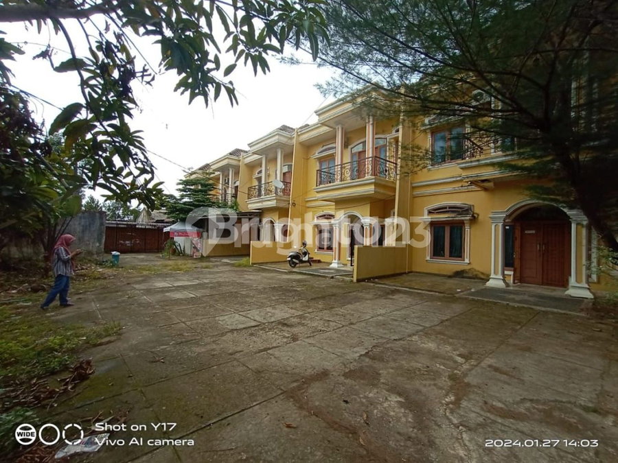 House for rent in Surabaya, Indonesia · 3 rooms, 2 baths