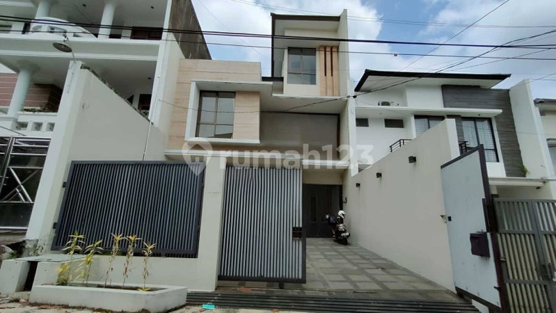 House for rent in Surabaya, Indonesia · 4 rooms, 3 baths
