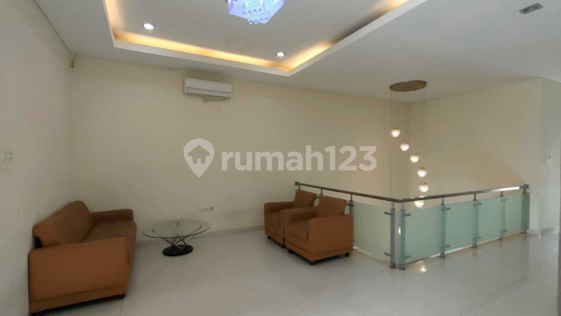 House for rent in Surabaya, Indonesia · 4 rooms, 3 baths