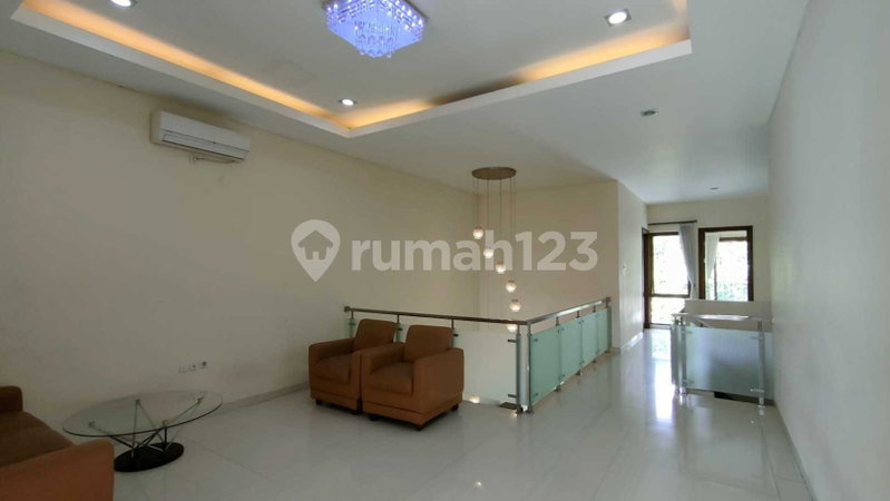 House for rent in Surabaya, Indonesia · 4 rooms, 3 baths