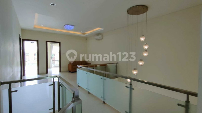 House for rent in Surabaya, Indonesia · 4 rooms, 3 baths