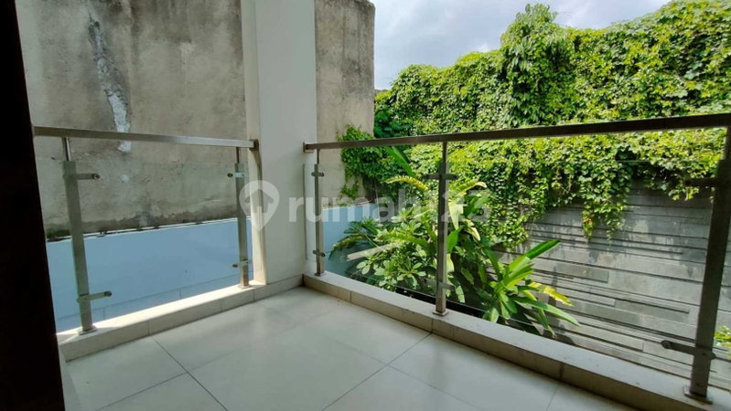 House for rent in Surabaya, Indonesia · 4 rooms, 3 baths