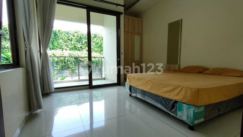 House for rent in Surabaya, Indonesia · 4 rooms, 3 baths