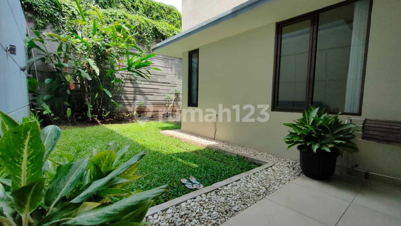 House for rent in Surabaya, Indonesia · 4 rooms, 3 baths