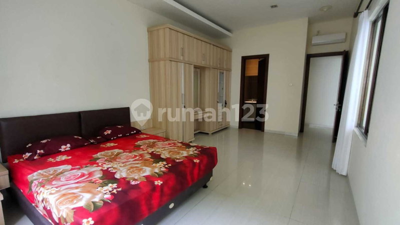 House for rent in Surabaya, Indonesia · 4 rooms, 3 baths