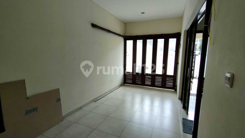 House for rent in Surabaya, Indonesia · 4 rooms, 3 baths