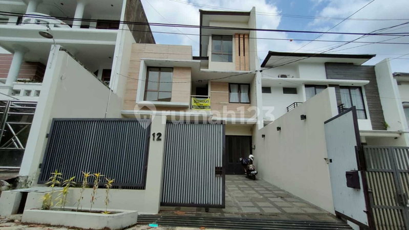 House for rent in Surabaya, Indonesia · 4 rooms, 3 baths