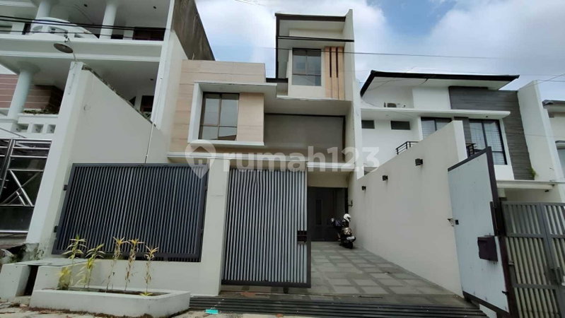 House for rent in Surabaya, Indonesia · 4 rooms, 3 baths