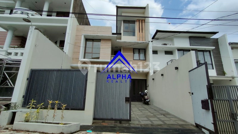House for rent in Surabaya, Indonesia · 4 rooms, 3 baths