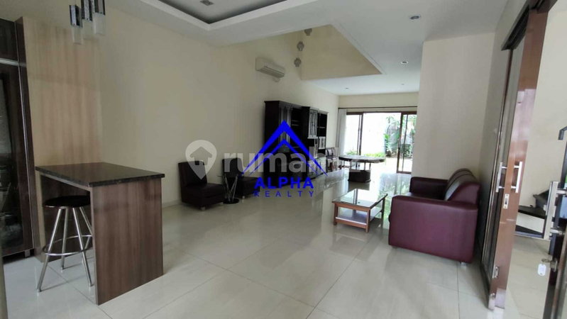 House for rent in Surabaya, Indonesia · 4 rooms, 3 baths