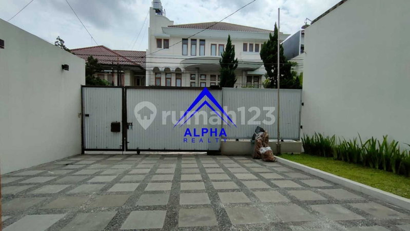 House for rent in Surabaya, Indonesia · 4 rooms, 3 baths