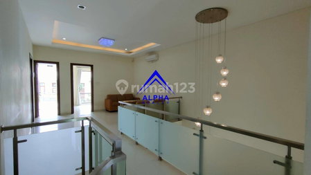 House for rent in Surabaya, Indonesia · 4 rooms, 3 baths