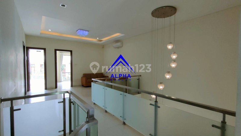 House for rent in Surabaya, Indonesia · 4 rooms, 3 baths
