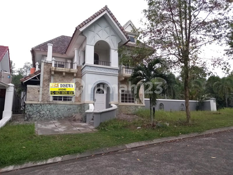 House for rent in Semarang, Indonesia · 4 rooms, 3 baths
