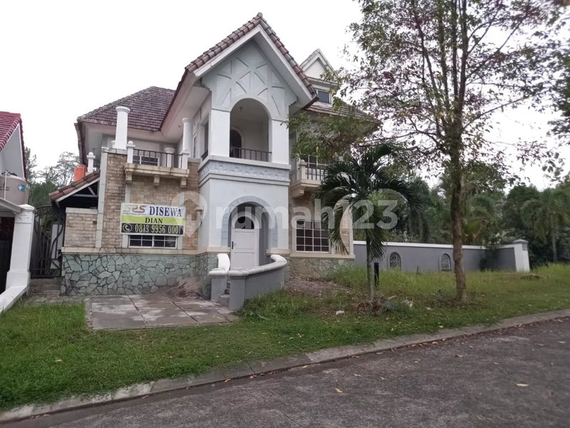 House for rent in Semarang, Indonesia · 4 rooms, 3 baths