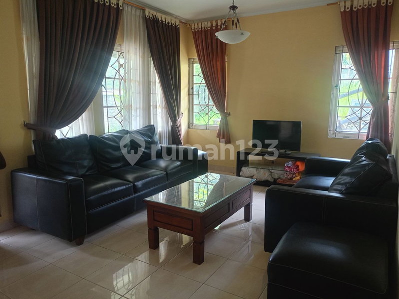 House for rent in Semarang, Indonesia · 4 rooms, 3 baths