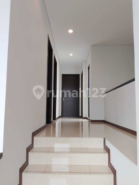 House for rent in Jakarta, Indonesia · Menteng · 5 rooms, 4 baths