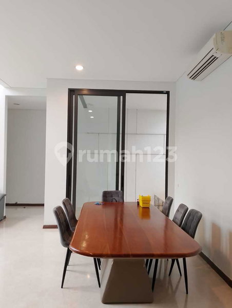 House for rent in Jakarta, Indonesia · Menteng · 5 rooms, 4 baths