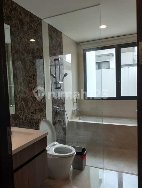 House for rent in Jakarta, Indonesia · Menteng · 5 rooms, 4 baths