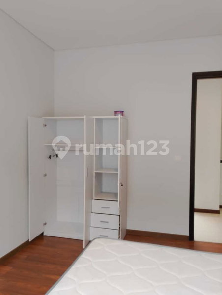 House for rent in Jakarta, Indonesia · Menteng · 5 rooms, 4 baths