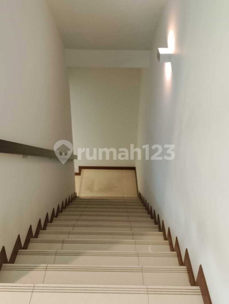 House for rent in Jakarta, Indonesia · Menteng · 5 rooms, 4 baths