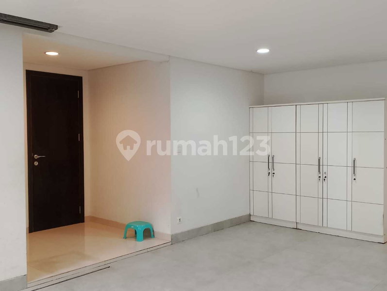 House for rent in Jakarta, Indonesia · Menteng · 5 rooms, 4 baths