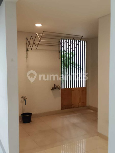 House for rent in Jakarta, Indonesia · Menteng · 5 rooms, 4 baths
