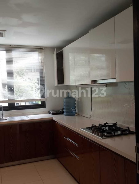 House for rent in Jakarta, Indonesia · Menteng · 5 rooms, 4 baths