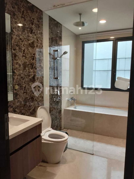 House for rent in Jakarta, Indonesia · Menteng · 5 rooms, 4 baths
