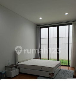 House for rent in Jakarta, Indonesia · Menteng · 5 rooms, 4 baths
