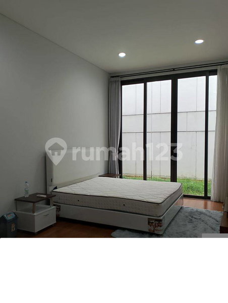 House for rent in Jakarta, Indonesia · Menteng · 5 rooms, 4 baths