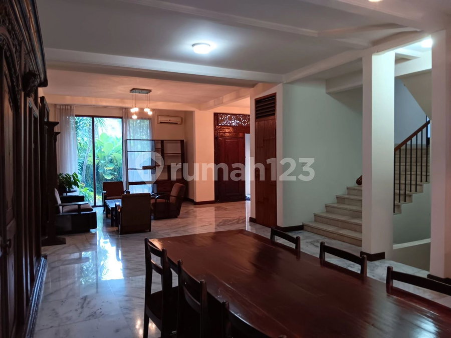 House for rent in Surabaya, Indonesia · 4 rooms, 4 baths