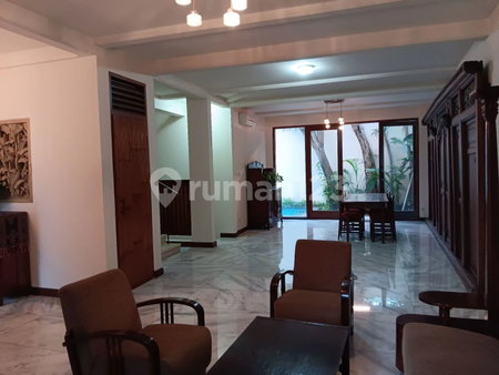 House for rent in Surabaya, Indonesia · 4 rooms, 4 baths