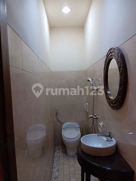 House for rent in Surabaya, Indonesia · 4 rooms, 4 baths